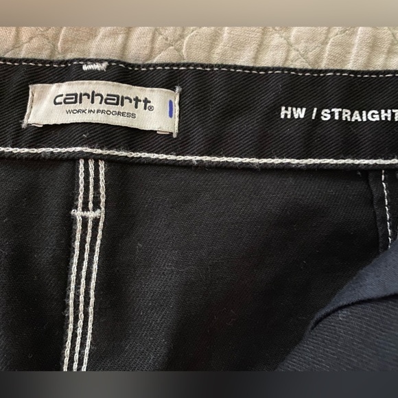 Carhartt black denim skirt, high waist, raw hem. 4 pockets plus 2 on the side. - Picture 5 of 6